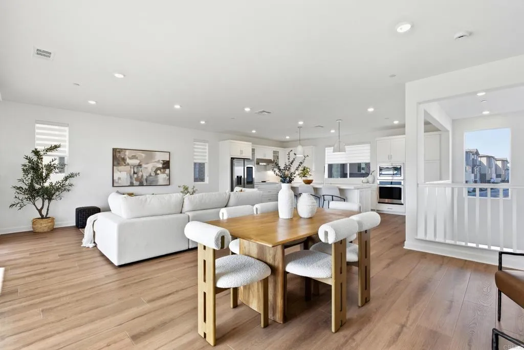 https://cdn.realtyfeed.com/cdn/127/307090382/100b9ded53c1aee0d983cf89c3d5f387.webp