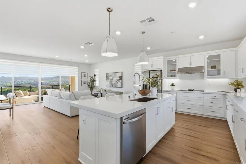 https://cdn.realtyfeed.com/cdn/127/307090382/9ad479fbf163416d028fa7c65e274d1d.webp