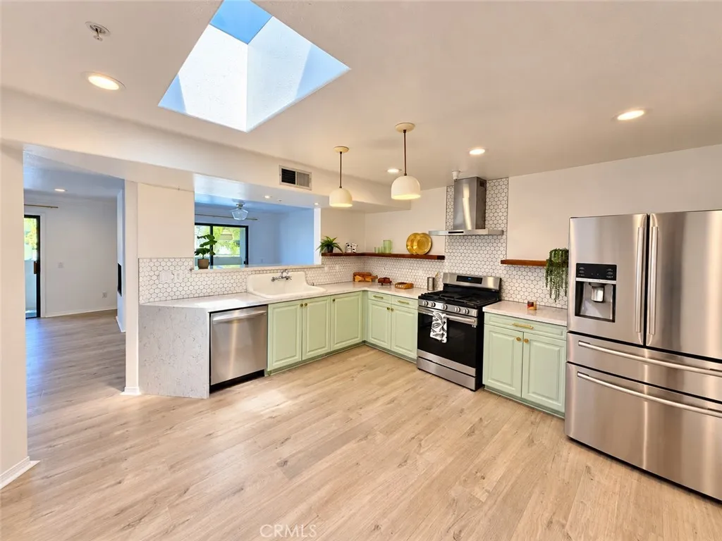 Northridge, CA 91325