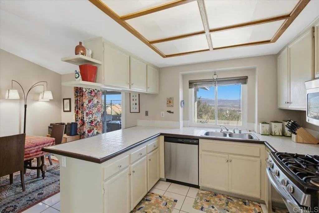 https://cdn.realtyfeed.com/cdn/127/307090446/656d260f4c397babbcbe7ab6f64852fb.webp