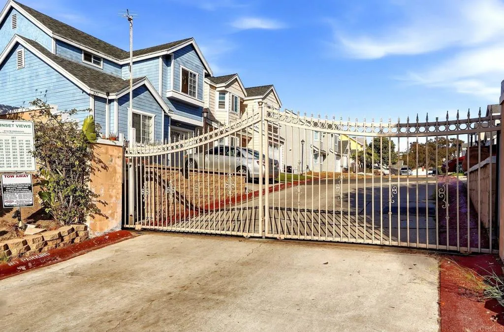 https://cdn.realtyfeed.com/cdn/127/307090461/675d9a1fc8aa8127753a8a2cb9d2de2d.webp