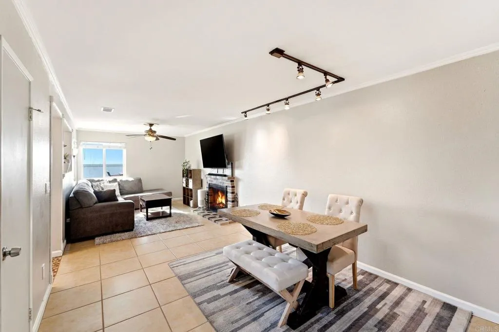 https://cdn.realtyfeed.com/cdn/127/307090461/8dcd82ce61b6ca28e6cfdbf9e949fb67.webp