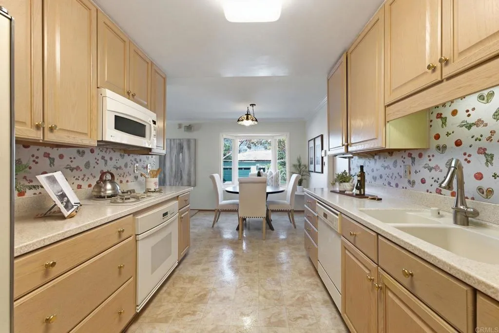 https://cdn.realtyfeed.com/cdn/127/307090525/3251710d1c08303f47983867fab68616.webp