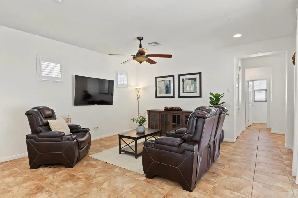 https://cdn.realtyfeed.com/cdn/127/307090609/0f7fc98acdabc16c360616bdb8dd87cf.webp