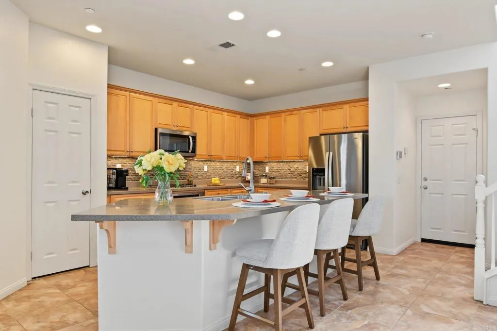 https://cdn.realtyfeed.com/cdn/127/307090609/936d7bee0e55a8d9711c40dc89bcc396.webp
