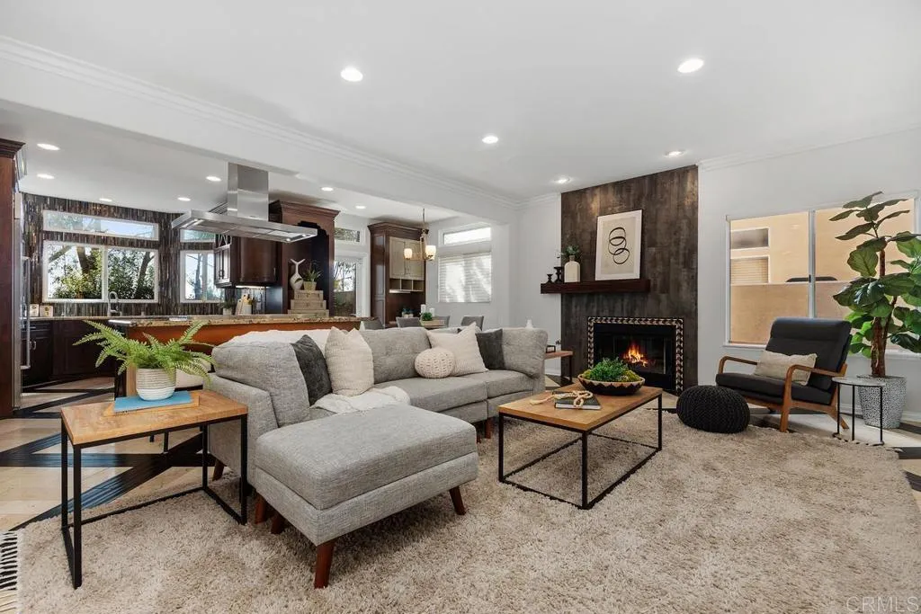 https://cdn.realtyfeed.com/cdn/127/307090636/288a14f0668b91da210dd7eb05abeee3.webp
