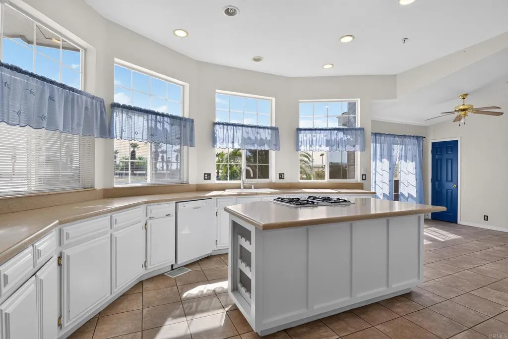 https://cdn.realtyfeed.com/cdn/127/307090686/8b3aeea2b3b5fbd6dccecff1fa7dec83.webp