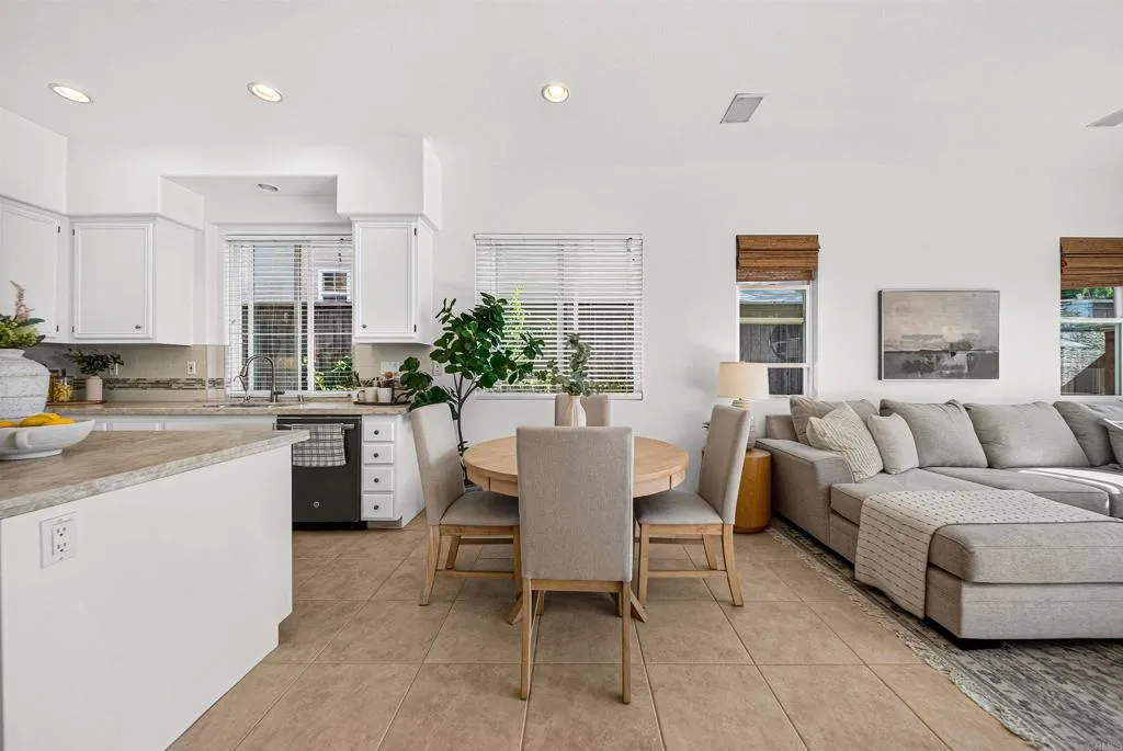 https://cdn.realtyfeed.com/cdn/127/307090862/597ba7af6cb78a637ebb39d88acaa9c5.webp