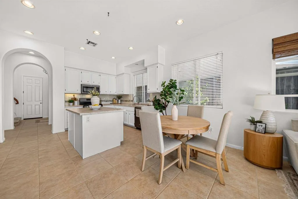 https://cdn.realtyfeed.com/cdn/127/307090862/65c1f342f3db4eb75f4ece764b637c2b.webp