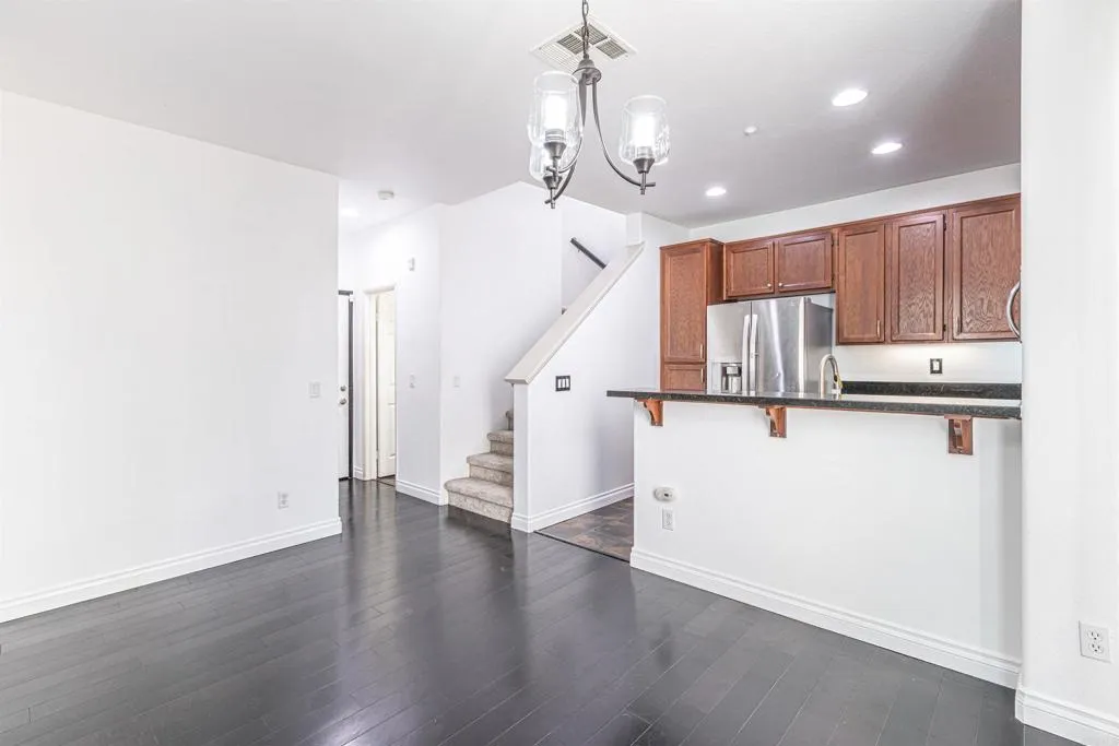 https://cdn.realtyfeed.com/cdn/127/307090865/31bc49e58ae69c411bc52f34678a8f46.webp