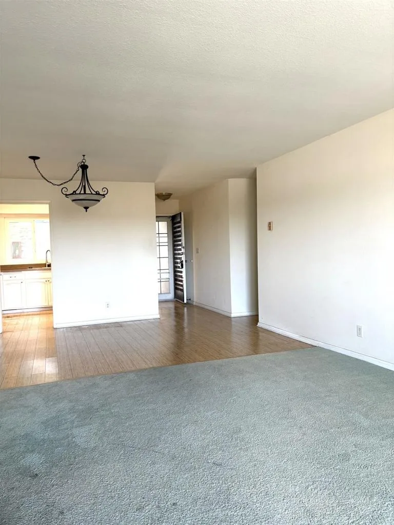 https://cdn.realtyfeed.com/cdn/127/307091272/11cfaecda798342a8faf97d3dbec54d5.webp
