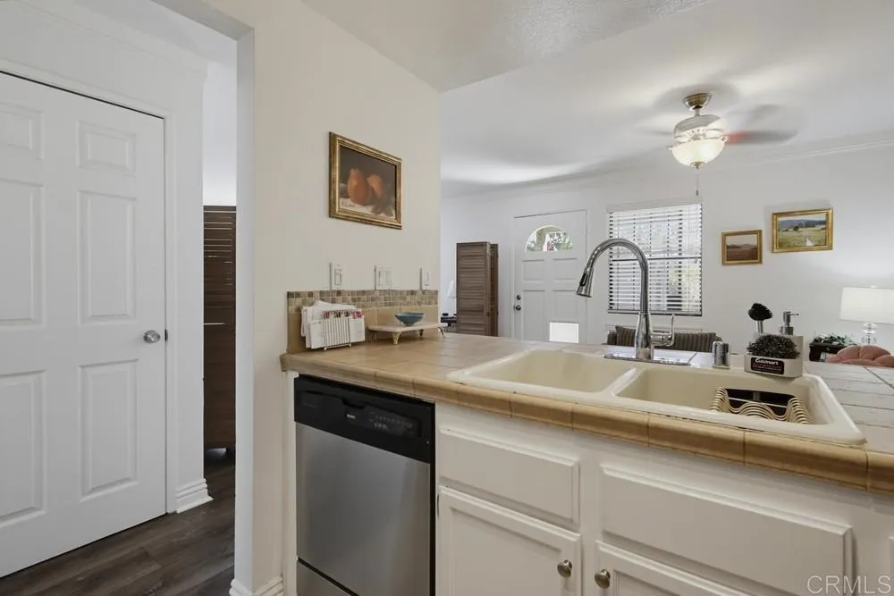 https://cdn.realtyfeed.com/cdn/127/307091472/a5f6b30cc6fb5d3bf5ea21f8ffc2fbec.webp