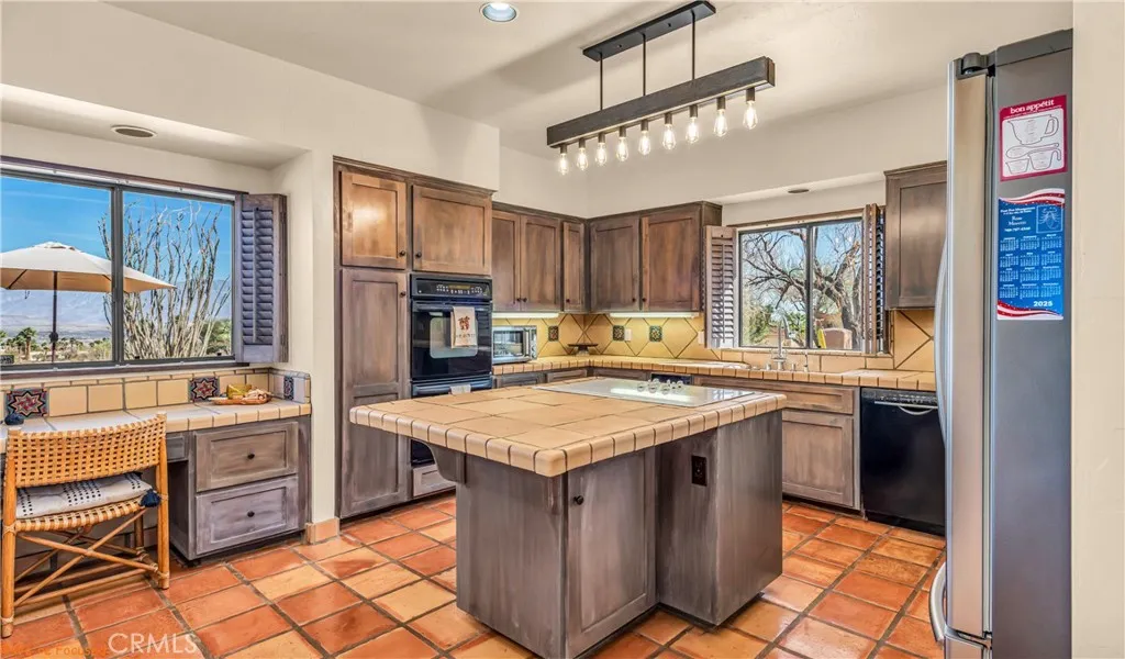 https://cdn.realtyfeed.com/cdn/127/307091641/415db1814ceb4a2cf3aa674b7ed2f8c1.webp