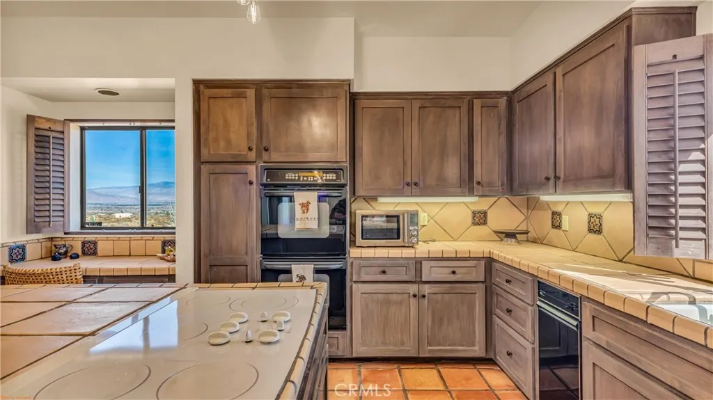 https://cdn.realtyfeed.com/cdn/127/307091641/f24cd2d0f26456dd2f95cbd7b228192e.webp