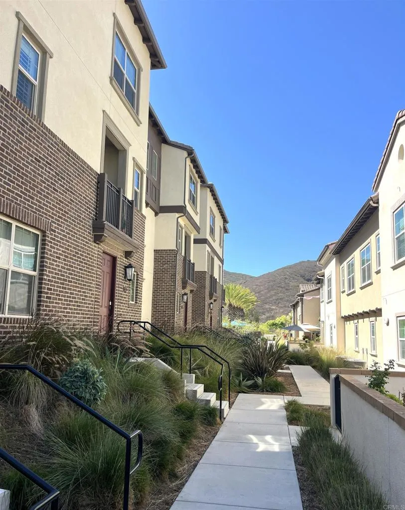 https://cdn.realtyfeed.com/cdn/127/307091703/51841e4539838048fdcd9f5b83985201.webp