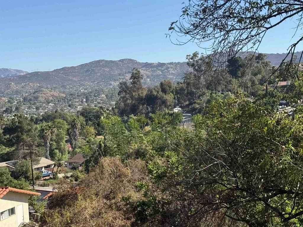 https://cdn.realtyfeed.com/cdn/127/307091822/eeefa67f4f891bc5cc60ea64ba1b0b89.webp