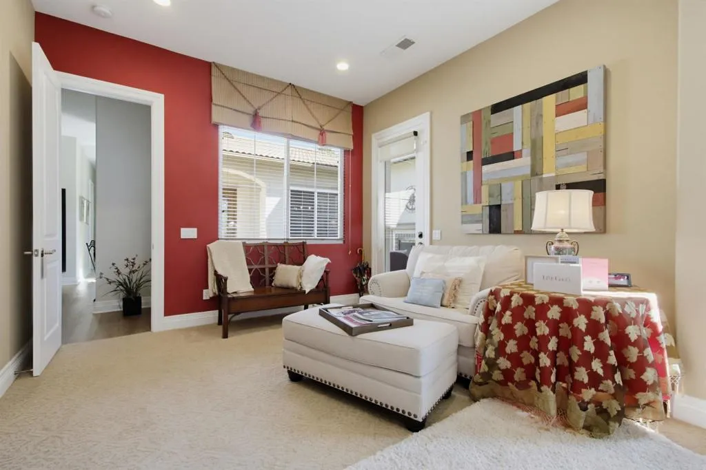 https://cdn.realtyfeed.com/cdn/127/307092097/8aa9a7f62a8a99fffdd767a4a95bfbf9.webp