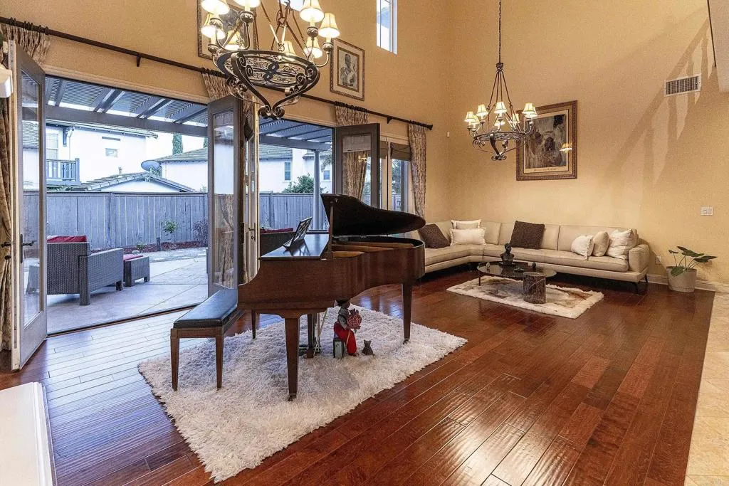 https://cdn.realtyfeed.com/cdn/127/307092265/5bde2fddbe9d6719de4e90cb6fb7d089.webp