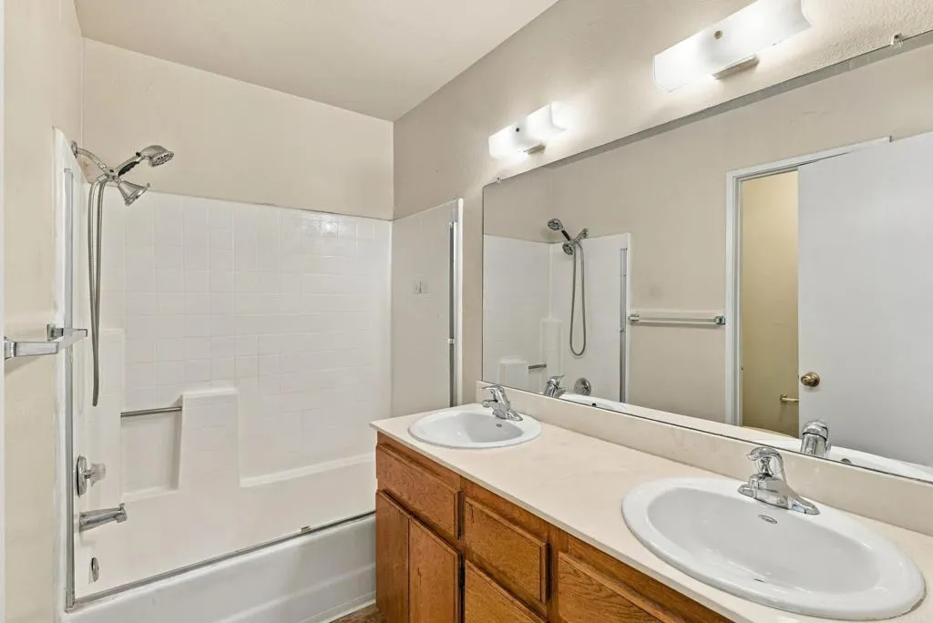 https://cdn.realtyfeed.com/cdn/127/307092363/4f1515ba537e791b648396182af19fa4.webp