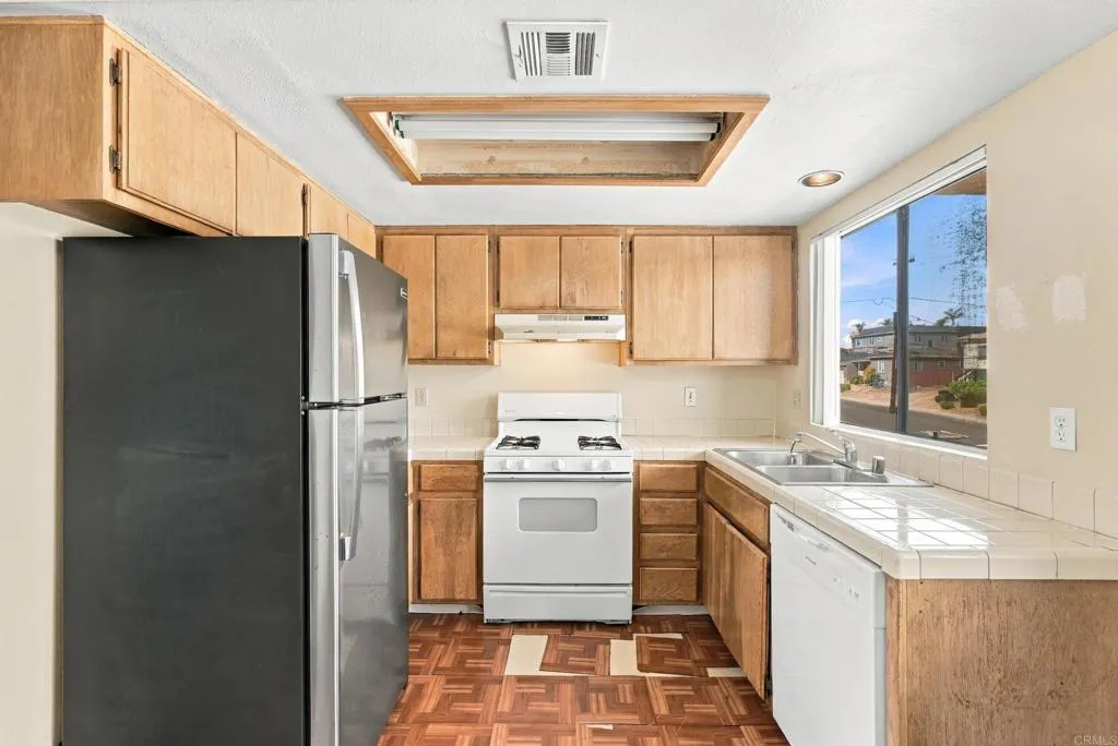 https://cdn.realtyfeed.com/cdn/127/307092363/d839f2866bd0a804bd15a6a099a13c16.webp