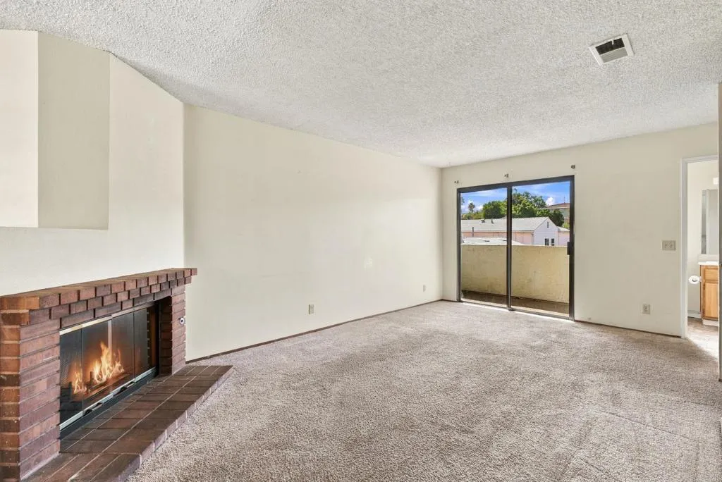https://cdn.realtyfeed.com/cdn/127/307092363/dde0e5bdf5c240b85e8ff67f1727e5d2.webp