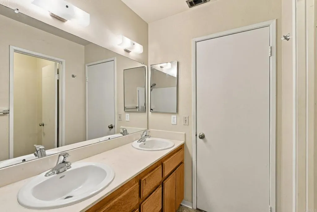 https://cdn.realtyfeed.com/cdn/127/307092363/ee811ba8cd755fcefce6b48c01c065c3.webp