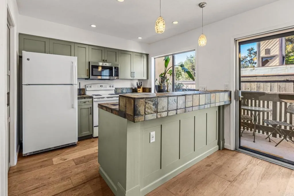 https://cdn.realtyfeed.com/cdn/127/307092449/cf4d071fe8bbaae656e8a4705a690190.webp