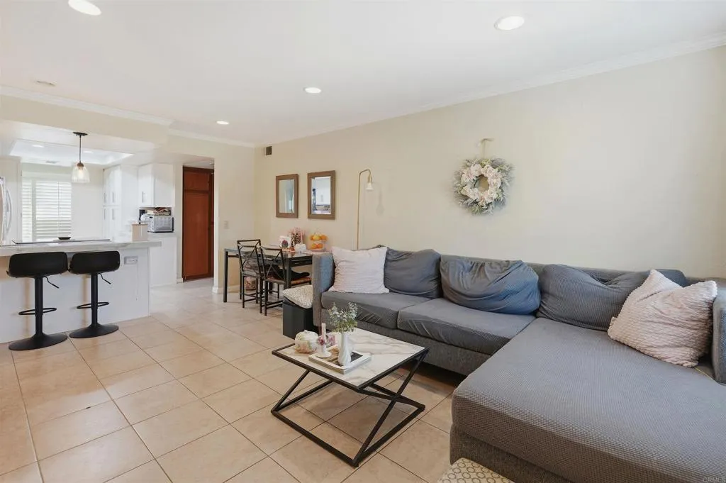 https://cdn.realtyfeed.com/cdn/127/307092705/7fd8f9ac929b37eec14a2d394a9e5af7.webp