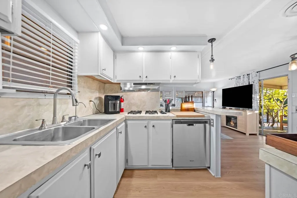 https://cdn.realtyfeed.com/cdn/127/307092733/2cd416c136199b4555c161c049595a38.webp