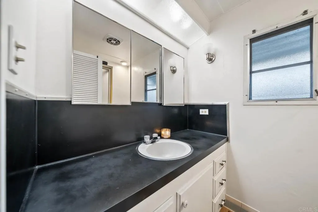 https://cdn.realtyfeed.com/cdn/127/307092733/95b9ad677daa1ee6ee38a8be851c3c75.webp