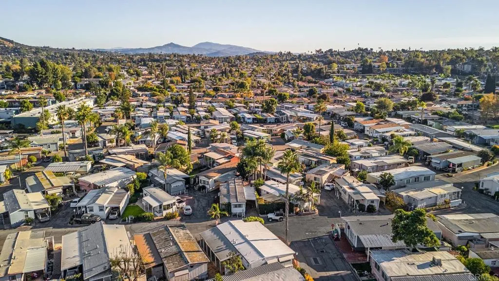 https://cdn.realtyfeed.com/cdn/127/307092733/bcfc396a1169c2a47b99257808a861c3.webp