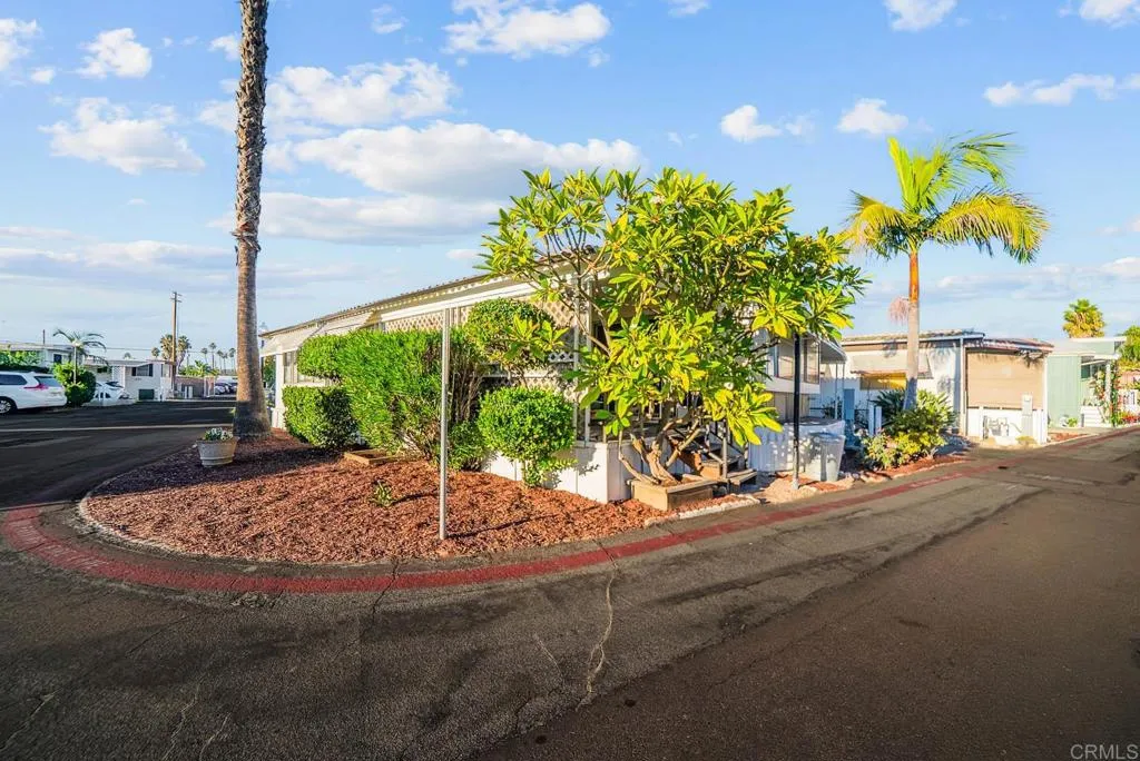 https://cdn.realtyfeed.com/cdn/127/307092733/dde732a0576103adbc52a8a95953ba7c.webp