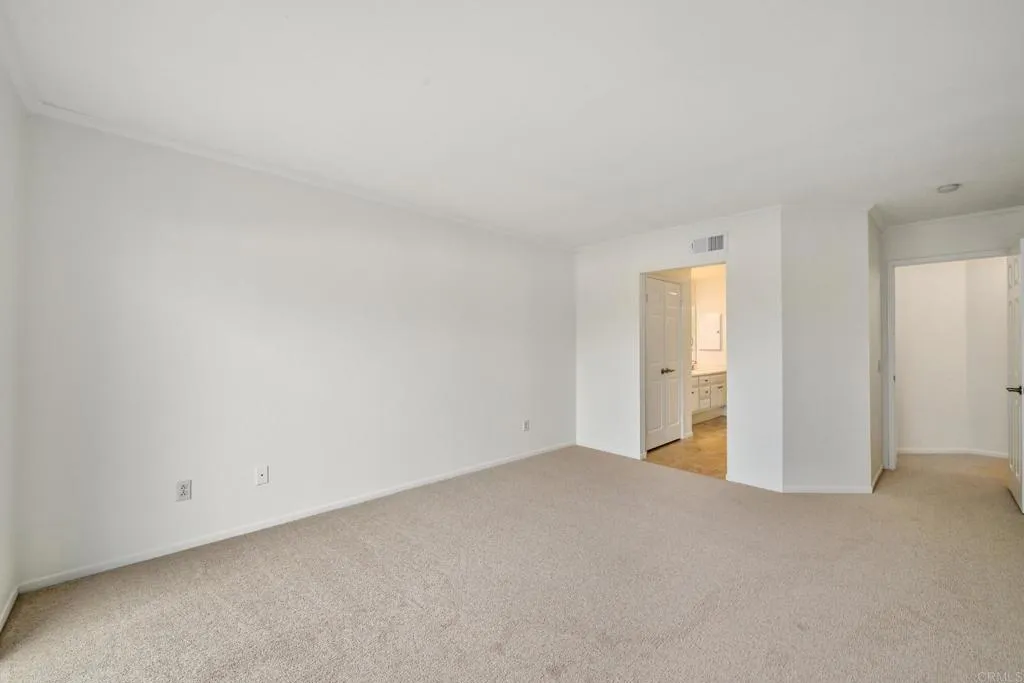 https://cdn.realtyfeed.com/cdn/127/307092799/b04a46073f693df1875399793aad00de.webp