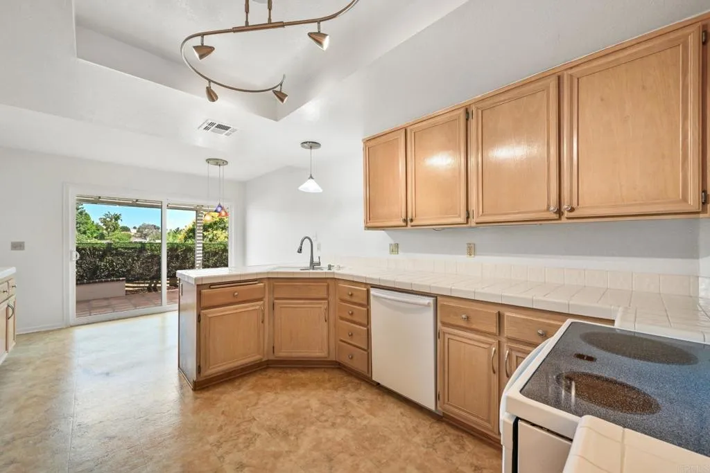 https://cdn.realtyfeed.com/cdn/127/307092799/cbbd8fa17b1725d14b4e97a5a2afdc99.webp