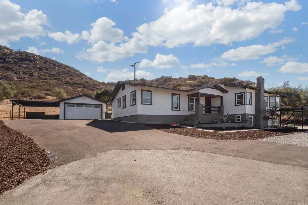 https://cdn.realtyfeed.com/cdn/127/307093010/9db4a8b2ee4f35657adfed4b83c141c2.webp