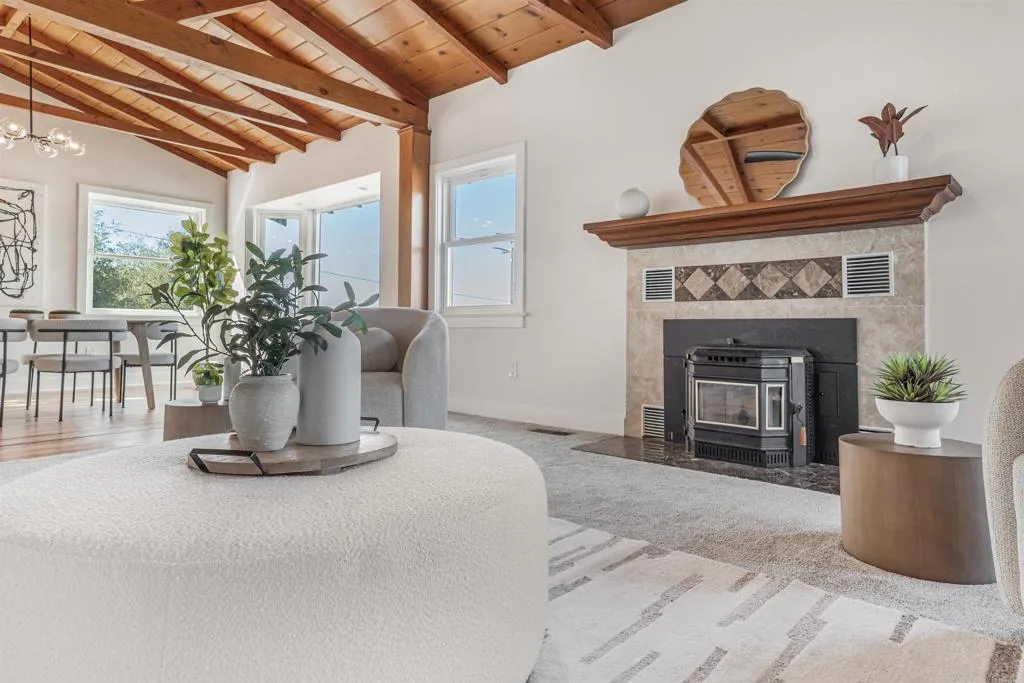 https://cdn.realtyfeed.com/cdn/127/307093010/b8112e0f2b0372ead5dd46692543204d.webp