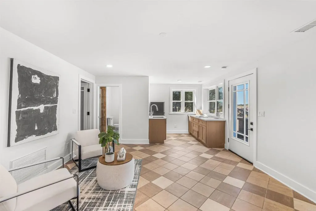 https://cdn.realtyfeed.com/cdn/127/307093010/cca0bbfe73dda090f6fe0aa217d1a64c.webp