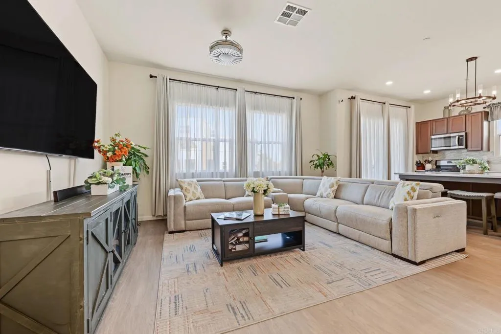 https://cdn.realtyfeed.com/cdn/127/307093035/5ccf0d57a02dfa85b586957aa6f73996.webp