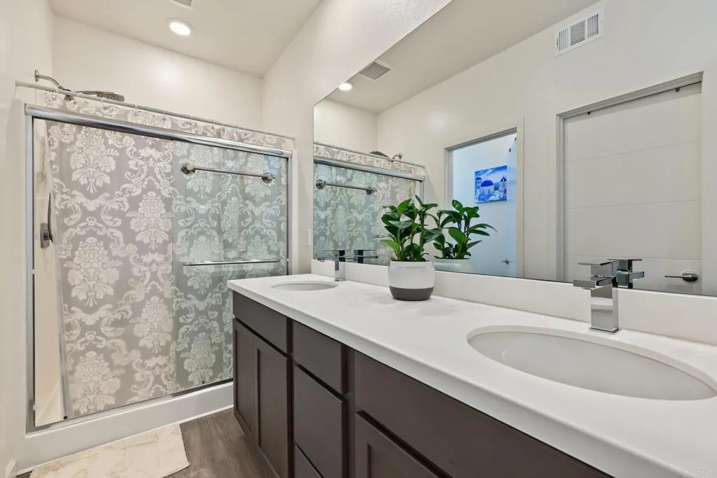 https://cdn.realtyfeed.com/cdn/127/307093035/9e247fc751b0f31519f2c640a49f3b71.webp