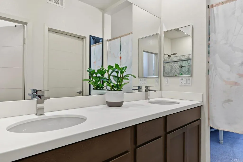 https://cdn.realtyfeed.com/cdn/127/307093035/e40f41c4ec2e9758be9ffb271cb4eb02.webp