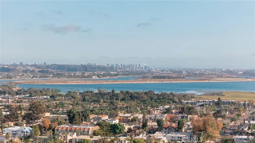 https://cdn.realtyfeed.com/cdn/127/307093127/b60f500c367133cd15e5956bfdf83202.webp