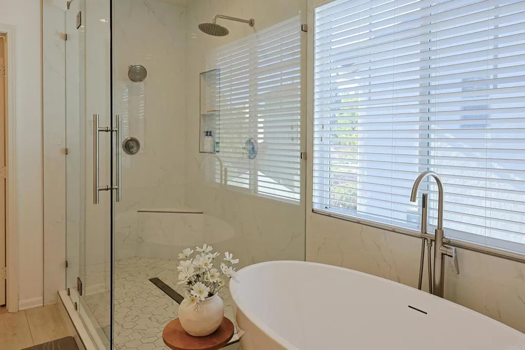 https://cdn.realtyfeed.com/cdn/127/307093136/377d459e7c2c518a2325c5271e7e44a1.webp