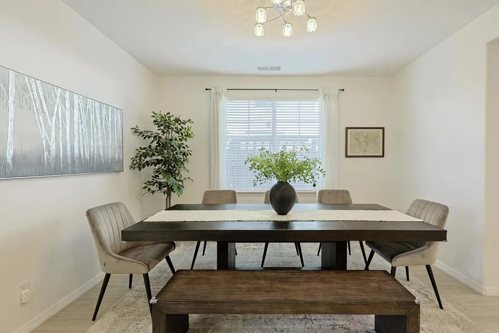 https://cdn.realtyfeed.com/cdn/127/307093136/4c7fda6bacbf3867d79081576ef0a995.webp