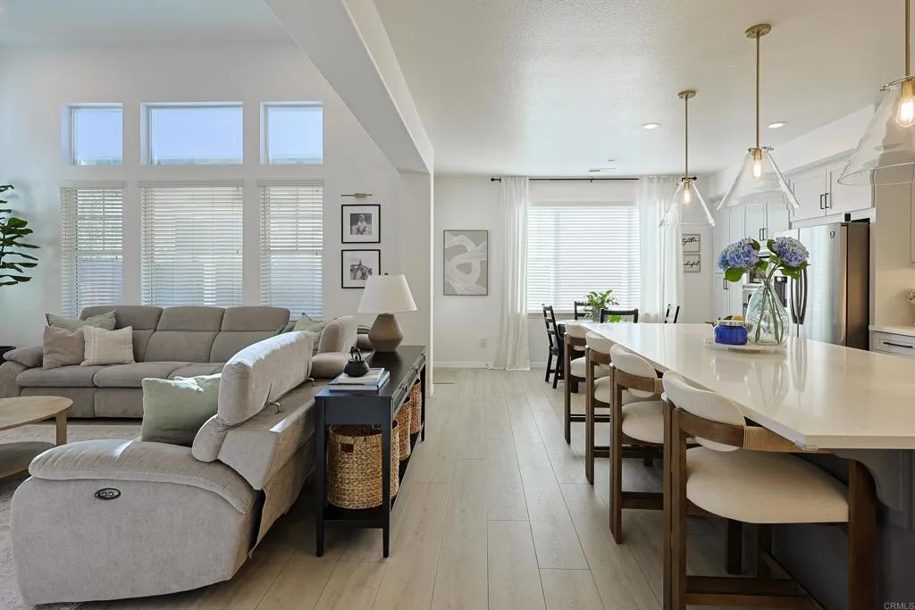 https://cdn.realtyfeed.com/cdn/127/307093136/5f86c4ae85ab69986af62b620b6663e7.webp