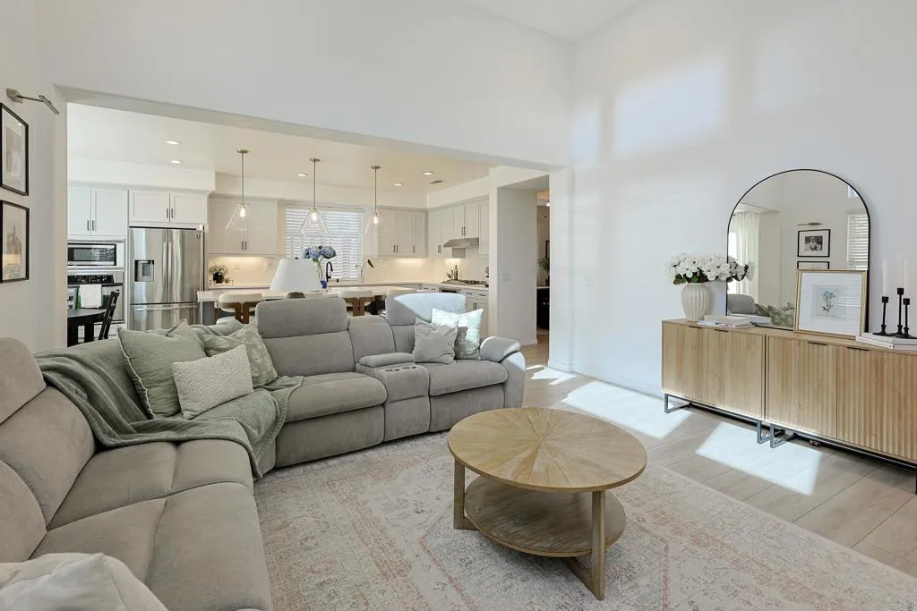 https://cdn.realtyfeed.com/cdn/127/307093136/8ac2a1c07fd0ad5aa0b1d197063f57e6.webp