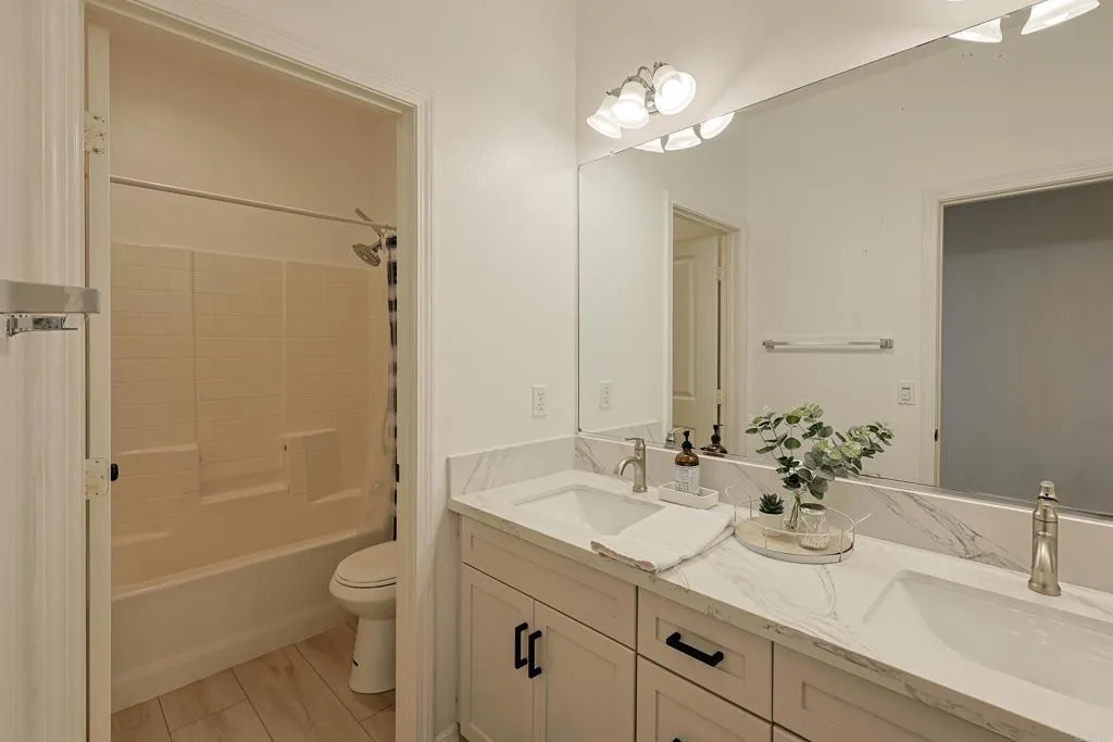 https://cdn.realtyfeed.com/cdn/127/307093136/9933f46b8c9c6b22e12b420530af821d.webp
