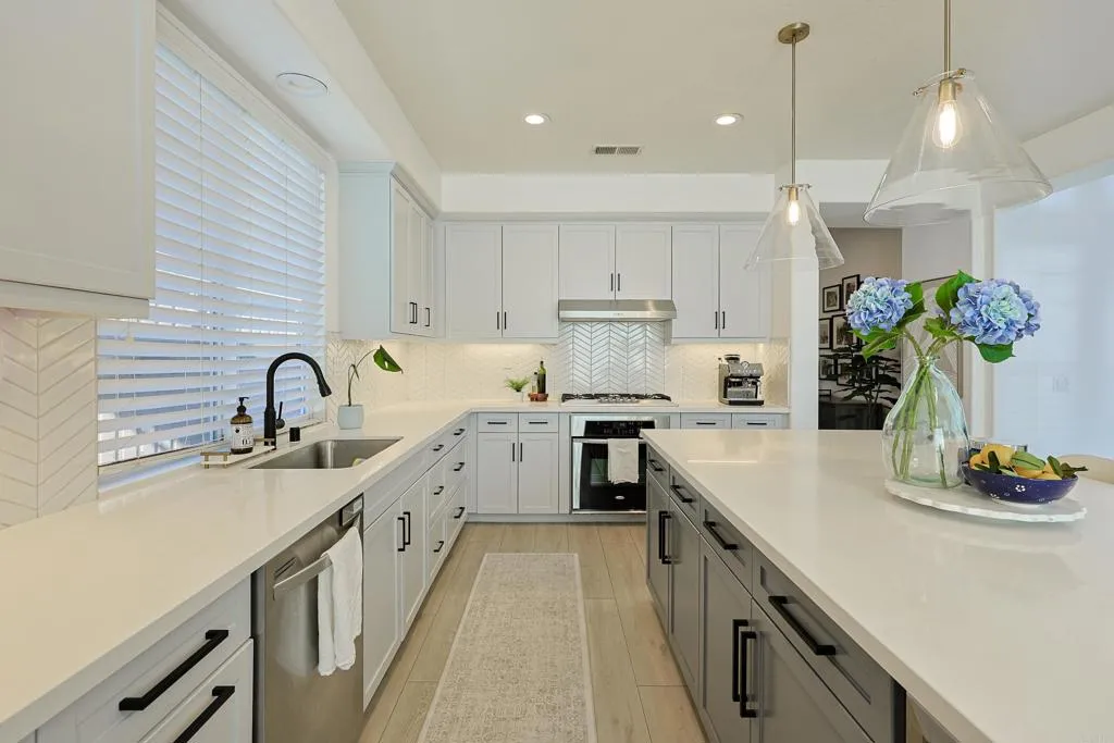 https://cdn.realtyfeed.com/cdn/127/307093136/b2fb9aaac937a0a9927dca2d0a1ff8eb.webp