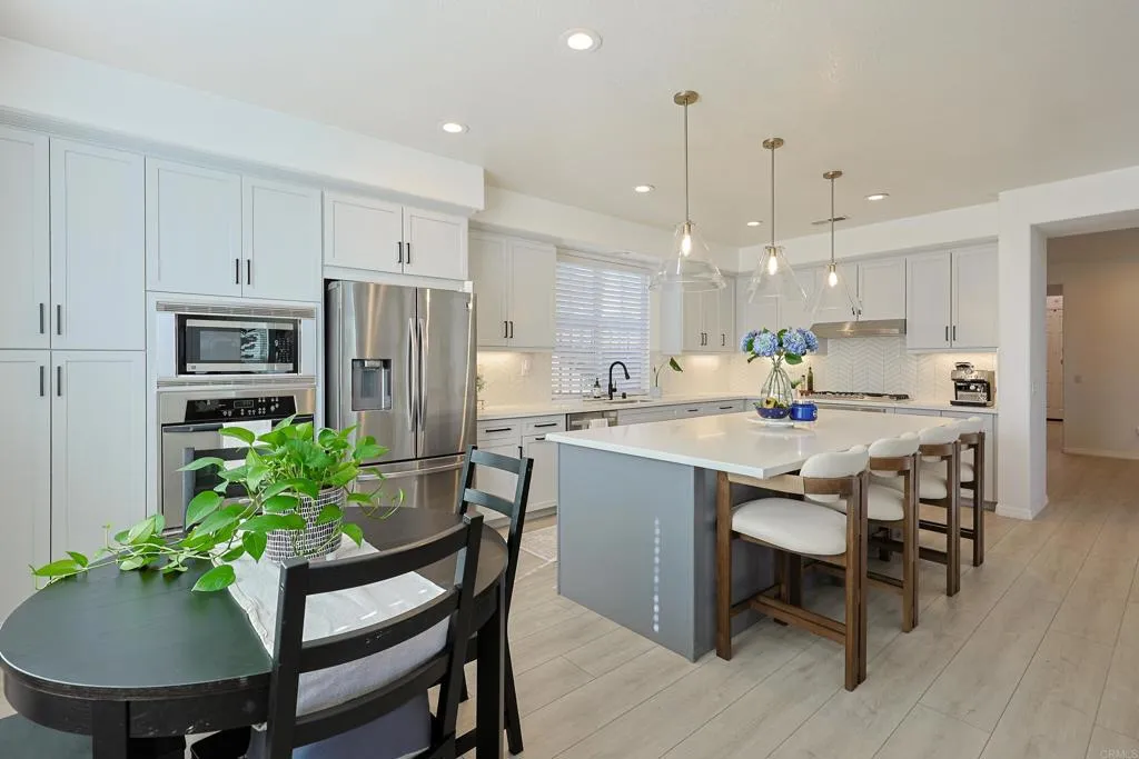 https://cdn.realtyfeed.com/cdn/127/307093136/cd072121a5e6cb315727d2531c795db1.webp