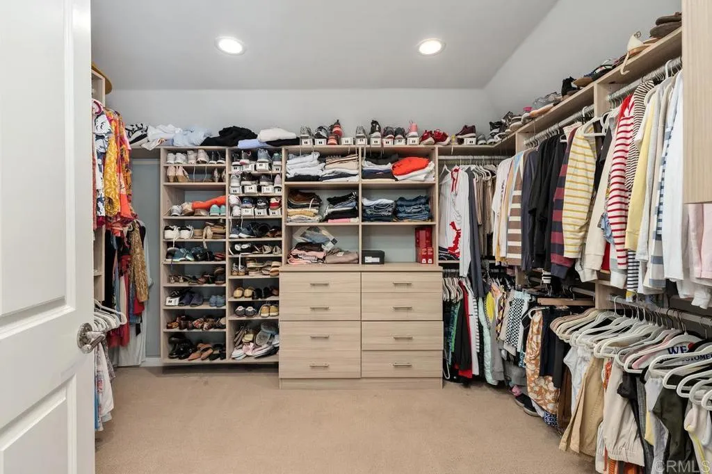 https://cdn.realtyfeed.com/cdn/127/307093258/6baba0c2bd4f8339cf6808f31b5732e6.webp