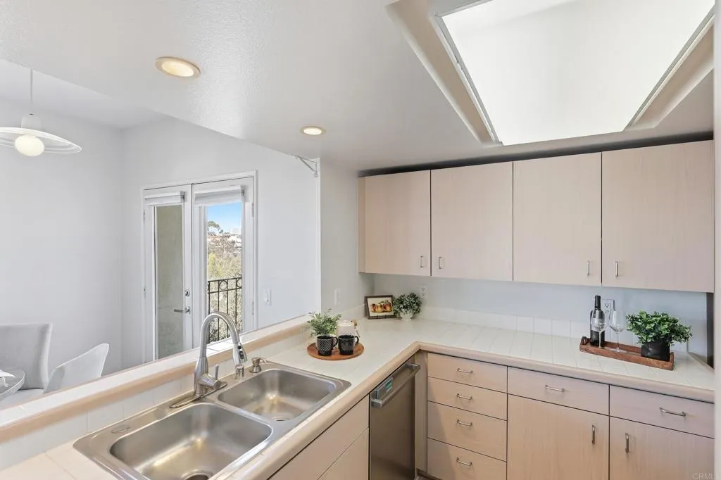https://cdn.realtyfeed.com/cdn/127/307093289/3b01f996cb41bc682149fb28d60680bc.webp